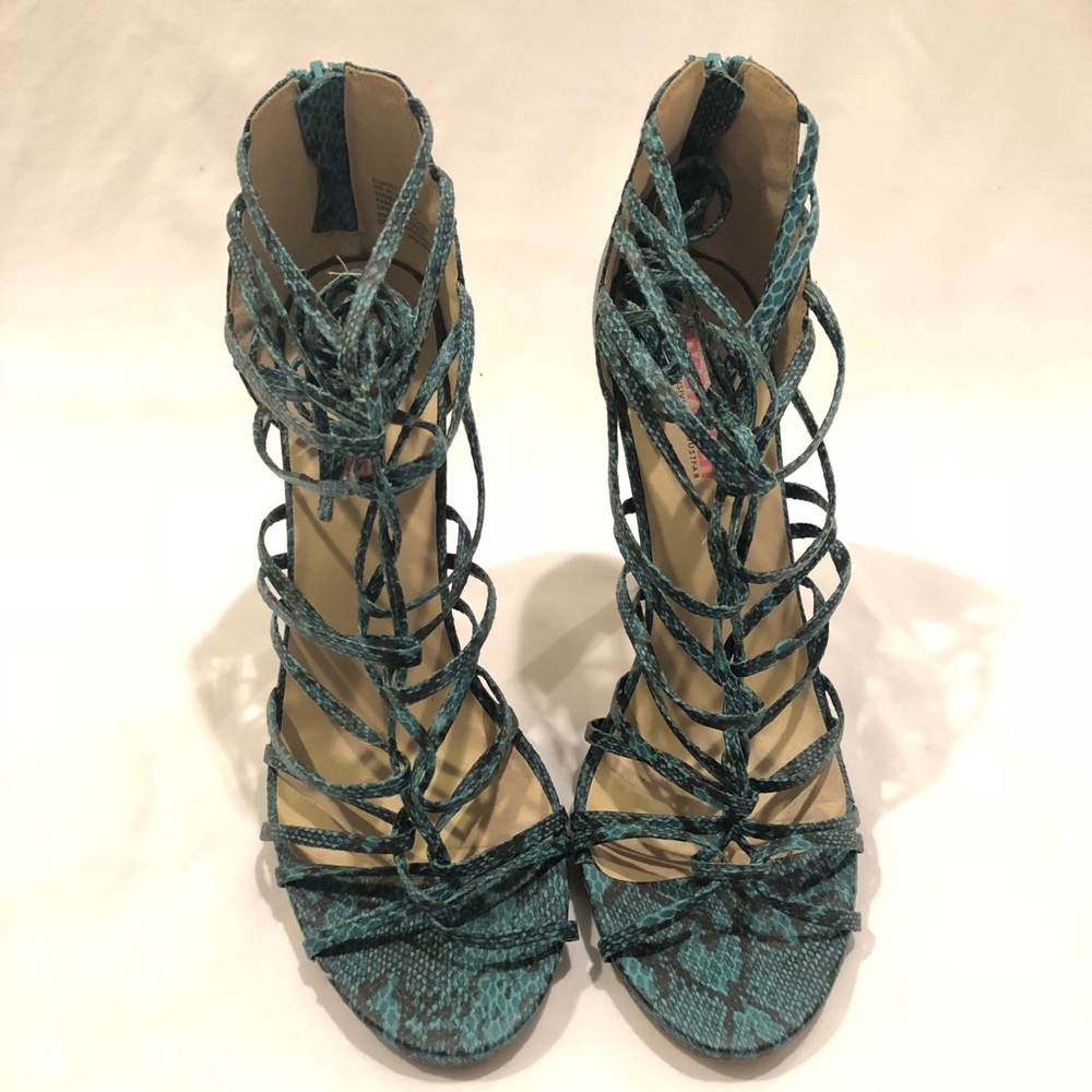 Heels - Picture 2 of 4